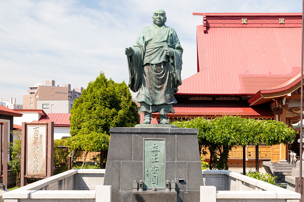 日蓮大聖人銅像